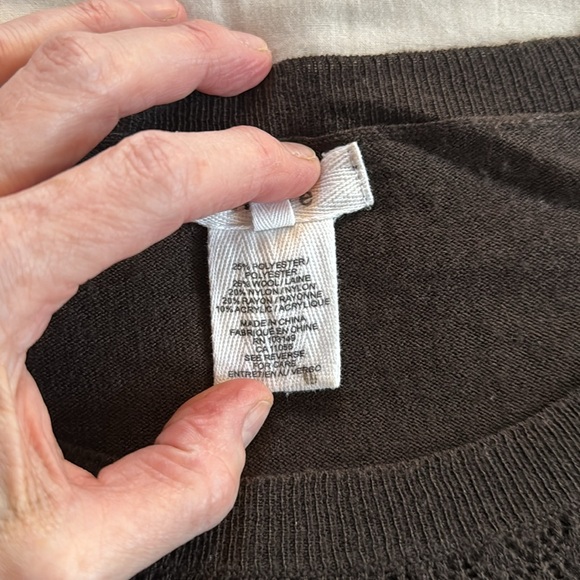 H. ONE wool/nylon/poly blend brown sweater, size M. Pretty, delicate pattern. - Picture 3 of 10